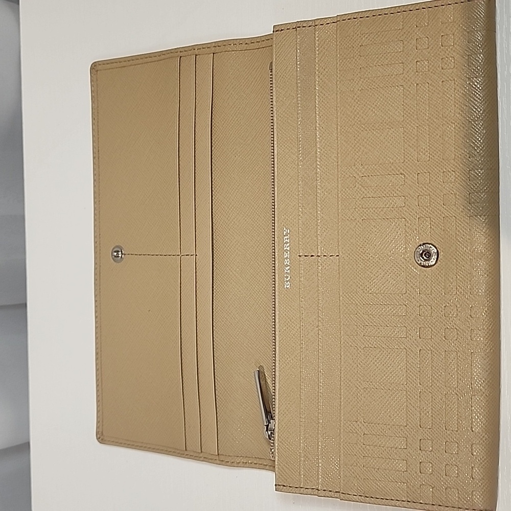Burberry Long Wallet With Box - Picture 9 of 17